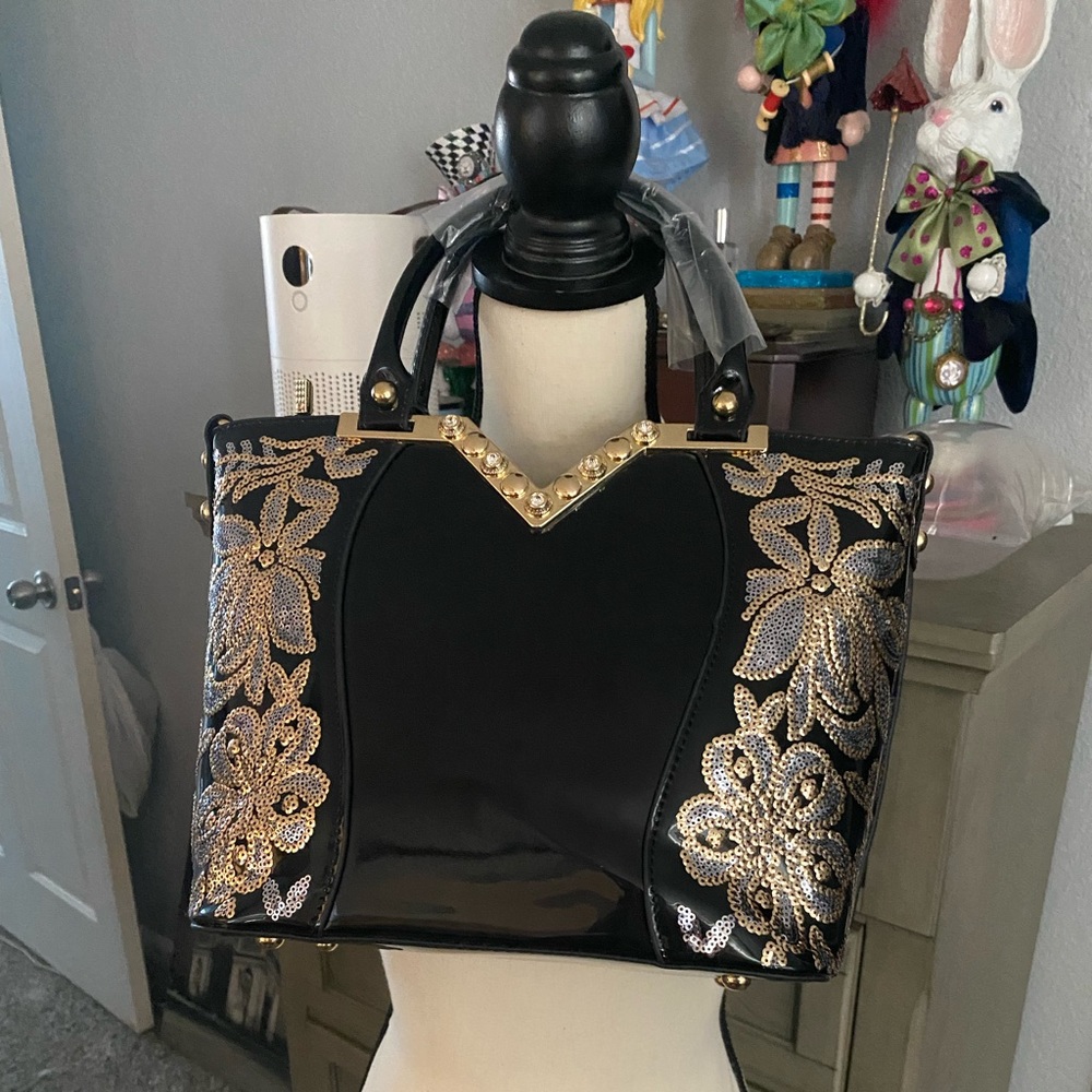 Boutique patten leather and gold purse